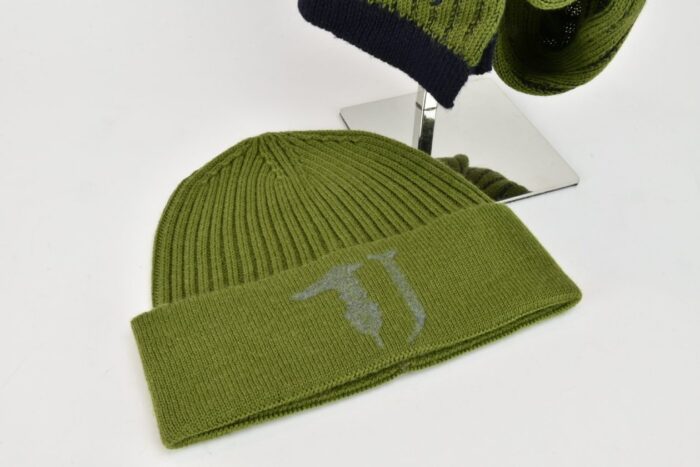 TRUSSARDI Set sciarpa e berretto  verdi Accessori