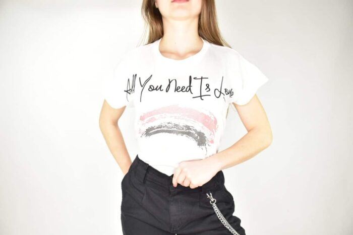 T-SHIRT bianca all you need is love Promo